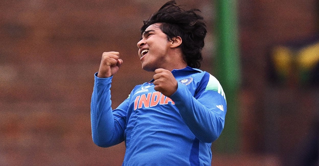 മഴയ്ക്കു പിന്നാലെ ‘ഇടിമിന്നൽ’ ആയി വിഹാൻ, 5 ഓവറുകൾക്കിടെ വീണത് 7 വിക്കറ്റ്; അഭിമാനപോരാട്ടത്തിൽ ബംഗ്ലദേശിന് വീഴ്ത്തി ഇന്ത്യ