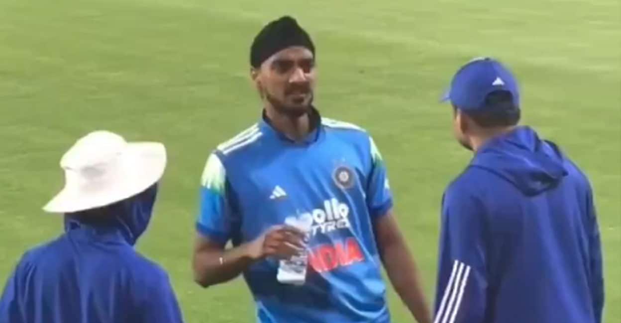 ഗാലറിയിൽനിന്ന് പരിഹാസം, ഫീൽഡിങ്ങിനിടെ ആരാധകനെ നിർത്തിപ്പൊരിച്ച് അർഷ്ദീപ്, ഉപയോഗിച്ചത് മോശം വാക്കുകൾ- വിഡിയോ