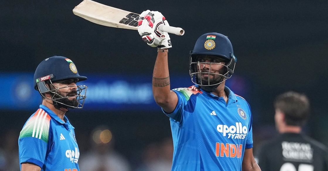 ന്യൂഡീലൻഡിനെതിരായ മൂന്നാം ഏകദിനത്തിൽ അർധസെഞ്ചറി നേടിയ ഹർഷിത് റാണ (വലത്). വിരാട് കോലി സമീപം.(X/BCCI)