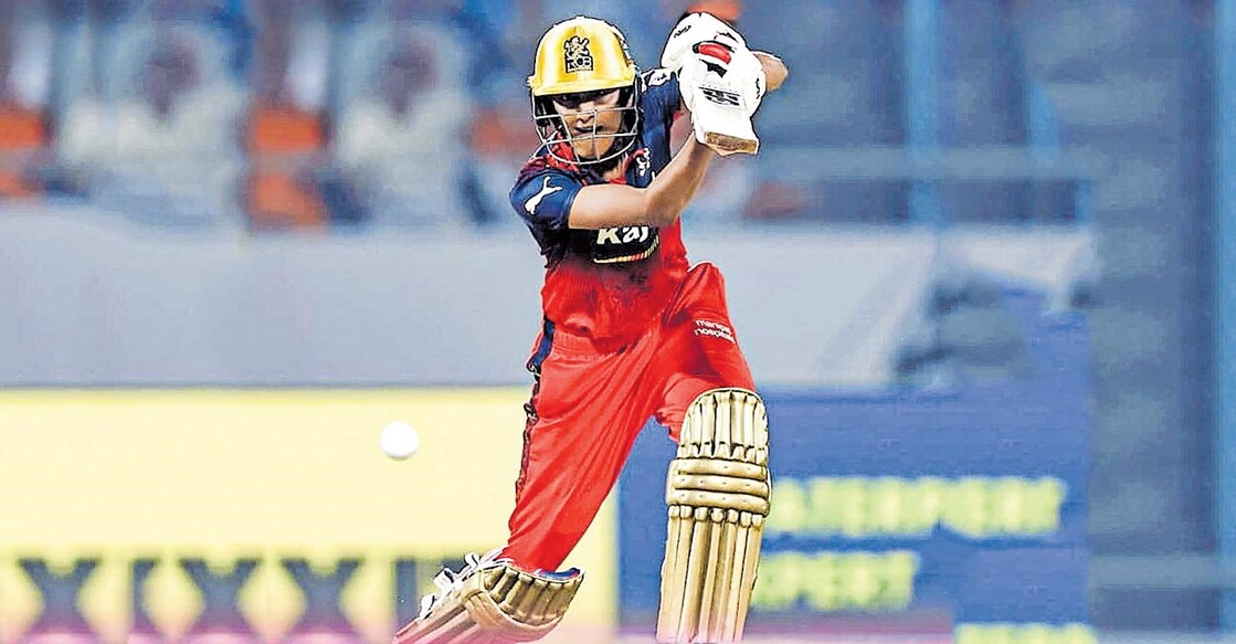 ബെംഗളൂരു താരം ഗൗതമി നായിക്കിന്റെ ബാറ്റിങ്.