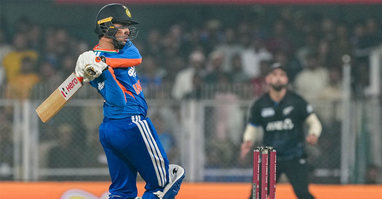 വെറും നിസ്സാരം! സഞ്ജു വീണ പിച്ചിൽ നിറഞ്ഞാടി അഭിഷേകും സൂര്യയും, കിവീസ് ബോളർമാർ ‘എയറിൽ’; 10 ഓവറിൽ കളിച്ച് ജയിച്ച് ഇന്ത്യ