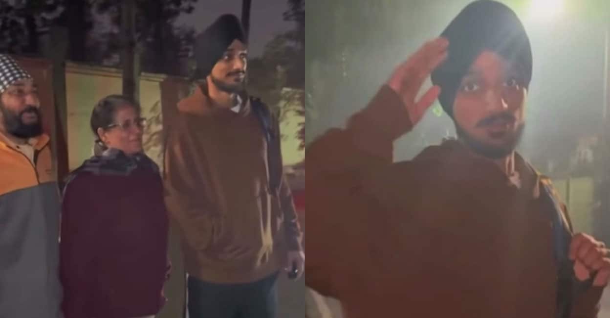 കാത്തുനിന്ന ആരാധികയുടെ കാൽതൊട്ട് അനുഗ്രഹം വാങ്ങി ഇന്ത്യൻ ക്രിക്കറ്റ് താരം; ദൃശ്യങ്ങള്‍ വൈറൽ