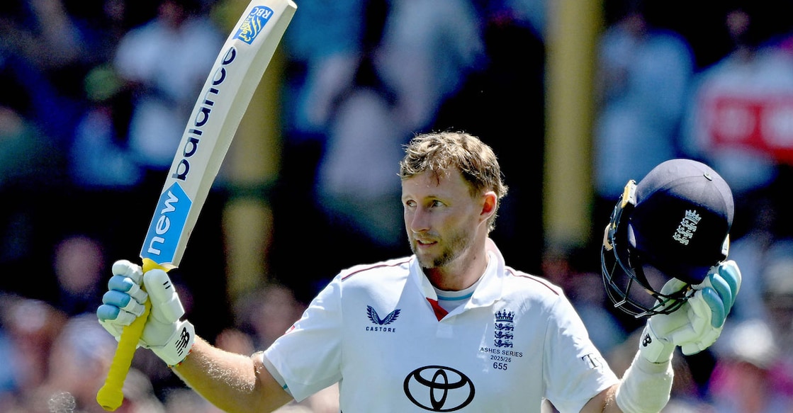 
ആഷസ് അഞ്ചാം ടെസ്റ്റിൽ ഓസ്ട്രേലിയയ്ക്കെതിരെ സെഞ്ചറി നേടിയ ഇംഗ്ലണ്ട് താരം ജോ റൂട്ട്. (Photo by Saeed KHAN / AFP) 
