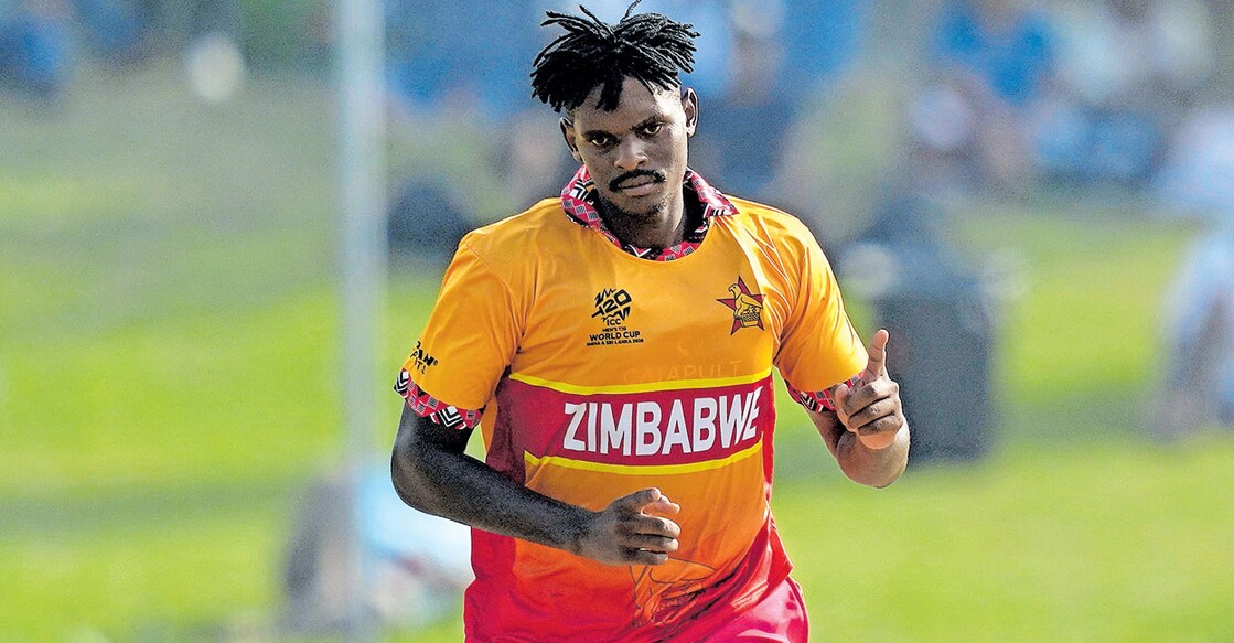  വിക്കറ്റ് നേടിയ സിംബാബ്‌വെ ബോളർ റിച്ചാർഡ് എൻഗരാവയുടെ ആഘോഷം