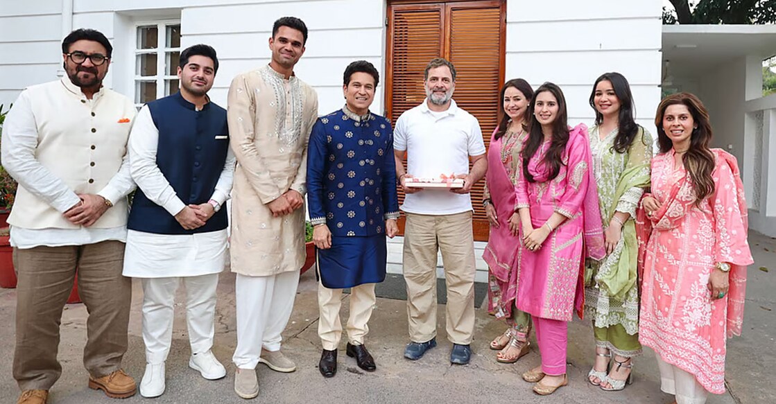 സച്ചിനും കുടുംബവും രാഹുൽ ഗാന്ധിക്കൊപ്പം. (X/@sachin_rt)