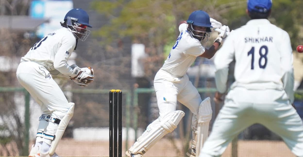 വരുൺ നായനാർക്ക് മൂന്നാം മത്സരത്തിലും സെഞ്ചറി, ജാർഖണ്ഡിനെതിരെ കേരളത്തിന് ഒന്നാം ഇന്നിങ്സ് ലീഡ്