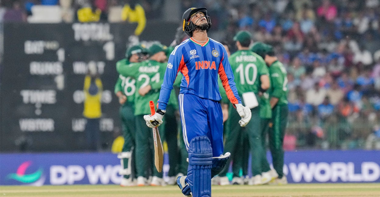 0, 68*, 0, 30, 0, 0: ആറ് ഇന്നിങ്സിൽ നാലിലും ഡക്ക്; പാക്ക് ക്യാപ്റ്റന്റെ തന്ത്രം ഫലിച്ചു, ലോകകപ്പിലും നാണക്കേടിന്റെ റെക്കോർഡ്; അഭിഷേകിന് എന്തുപറ്റി?