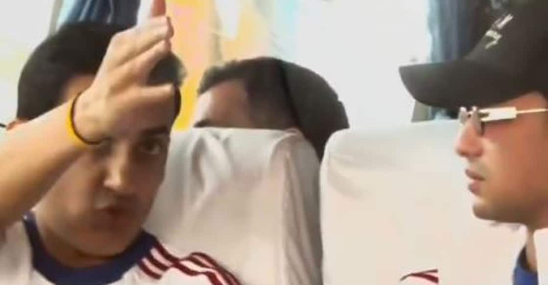 അഭിഷേകിനോട് സംസാരിക്കുന്ന ഗൗതം ഗംഭീർ.