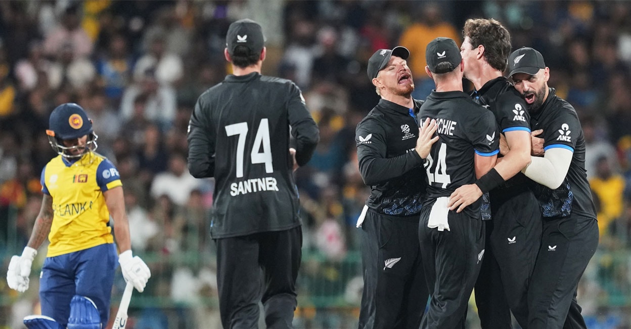 ന്യൂസീലൻഡ് 86/6ൽ നിന്ന് 168/7, മുട്ടിടിച്ച് വീണ് ലങ്ക; കൊളംബോയിൽ ജയം കൊത്തിപ്പറന്ന് കിവീസ്, ശ്രീലങ്ക ലോകകപ്പിൽനിന്നു പുറത്ത്