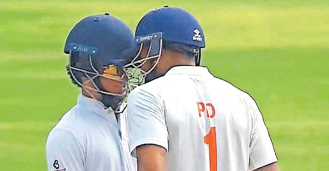 രഞ്ജിയിൽ തലക്കളി! കർണാടക ഫീൽഡറെ തലകൊണ്ടിടിച്ച് കശ്മീർ ക്യാപ്റ്റൻ, സീനിയറെ അപമാനിച്ചെന്ന് ന്യായീകരണം!