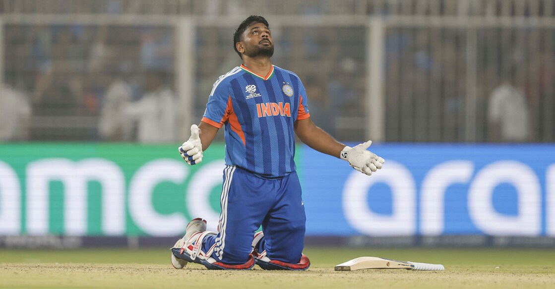 ട്വന്റി20 ലോകകപ്പിൽ വെസ്റ്റിൻഡീസിനെതിരായ സൂപ്പർ 8 മത്സരത്തിൽ ഇന്ത്യയെ വിജയത്തിലെത്തിച്ച ശേഷം ക്രീസിൽ മുട്ടുകുത്തിയിരിക്കുന്ന സഞ്ജു സാംസൺ.  (PTI Photo/Manvender Vashist Lav) 