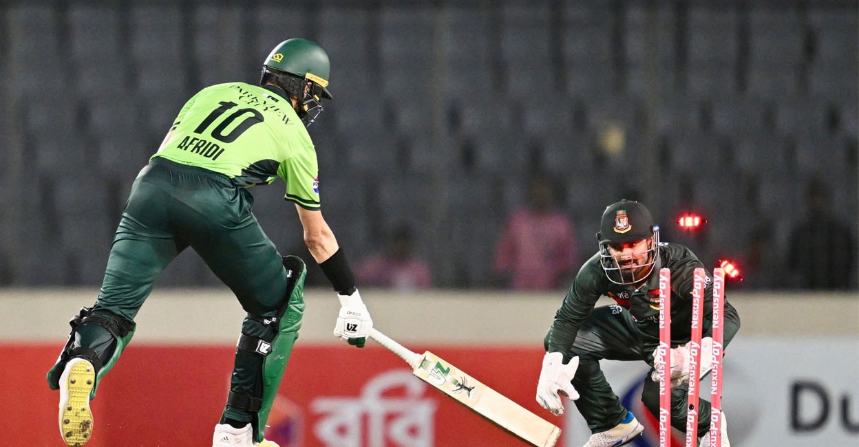 തോറ്റിട്ടും വിടാതെ പാക്കിസ്ഥാൻ, അംപയർക്കെതിരെ പരാതി; ഇതൊക്കെ കോമഡി സീരിയൽ അല്ലേ, അങ്ങനെ കണ്ടാൽ മതിയെന്ന് മുൻ താരം