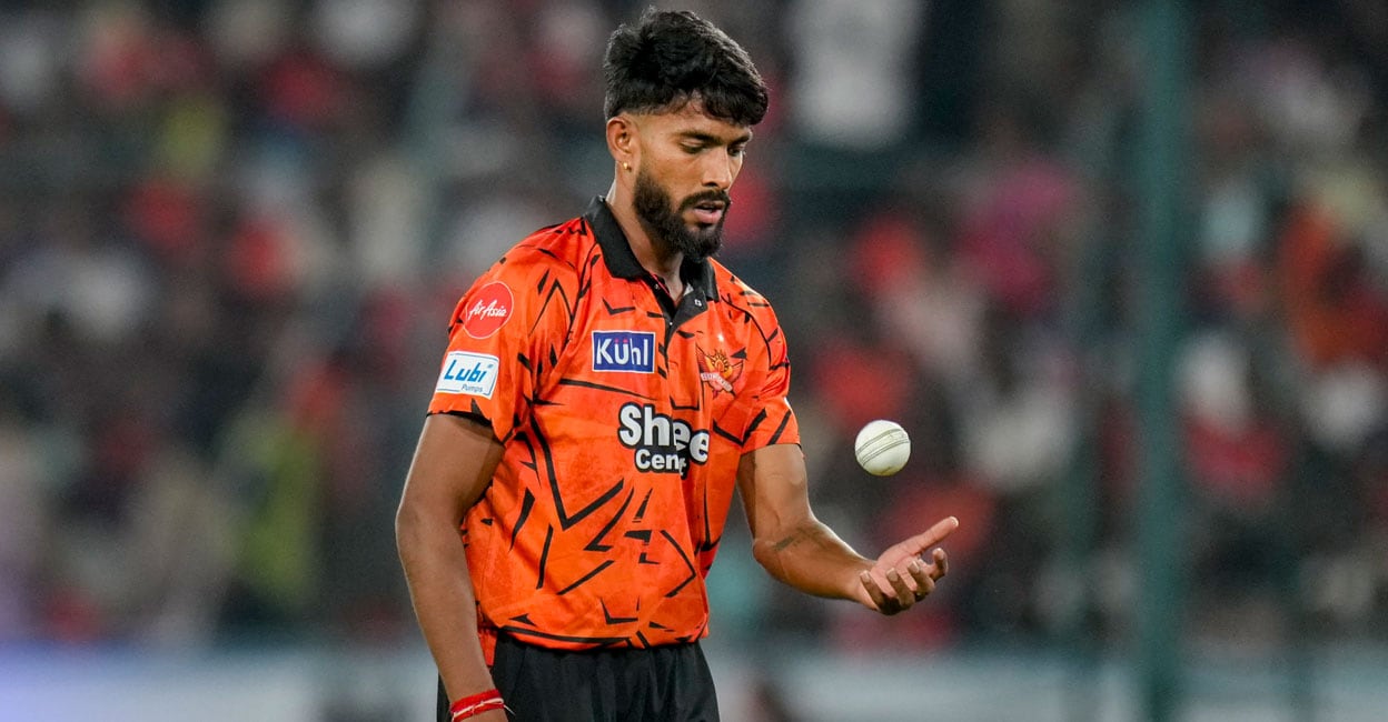 ‘അരങ്ങേറ്റത്തിൽ നാലോ അഞ്ചോ വിക്കറ്റ് നേടുമെന്ന് ഞാൻ എഴുതിവച്ചിരുന്നു, വൈഭവിനെ ആദ്യ പന്തിൽ തന്നെ എറിഞ്ഞ് വീഴ്ത്തുമെന്നും’