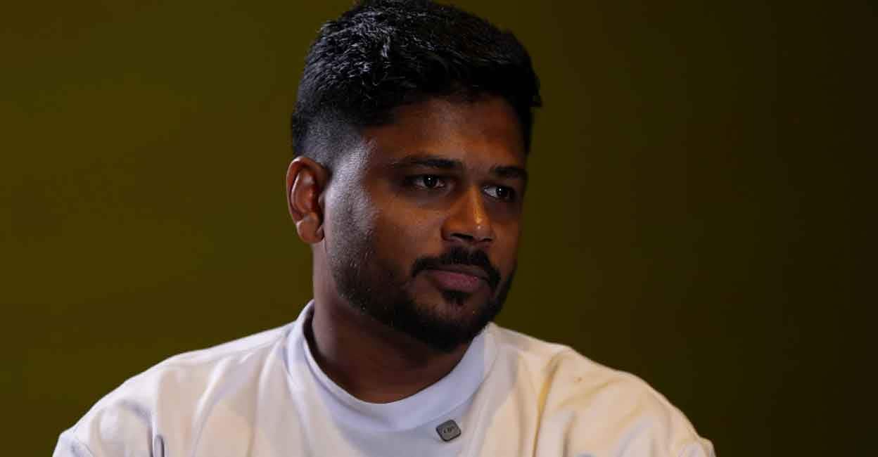 ‘അവൻ എന്റെ സ്ഥാനത്തേയ്ക്കാണ് വരുന്നതെന്ന് അറിയാമായിരുന്നു, വിട്ടുകൊടുക്കൂ എന്ന് മനസ്സ് പറഞ്ഞു’: വെളിപ്പെടുത്തി സഞ്ജു– വിഡിയോ