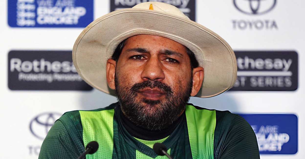 അഭിമുഖത്തെച്ചൊല്ലി ബഹിഷ്കരണ ഭീഷണി; എനിക്കൊന്നും അറിയില്ല: ചോദ്യങ്ങൾക്കു മുന്നിൽ വിയർത്ത് സർഫറാസ് അഹമ്മദ്