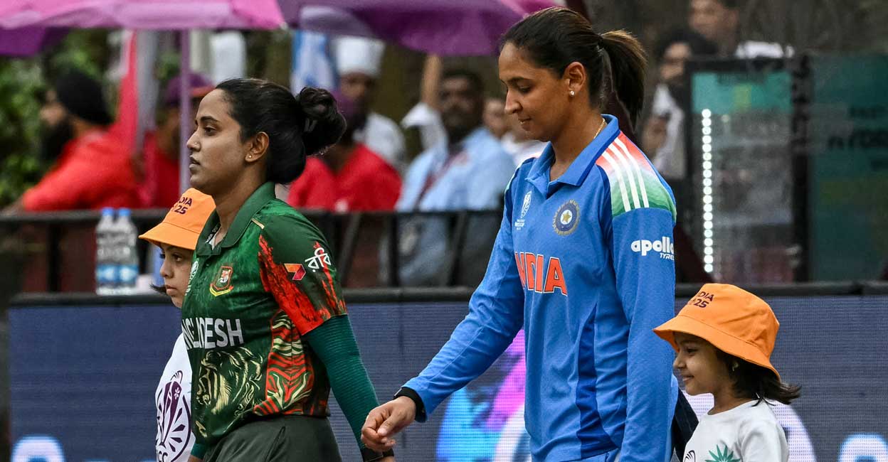 ‘മാസ്’ കാണിക്കാൻ ഇന്ത്യൻ ക്യാപ്റ്റനുമായുള്ള ഹസ്തദാനം ഒഴിവാക്കി, ക്യാപ്റ്റനെ തള്ളി ബംഗ്ലദേശ്, പ്രതിരോധത്തിലായി നിഗർ സുൽത്താന