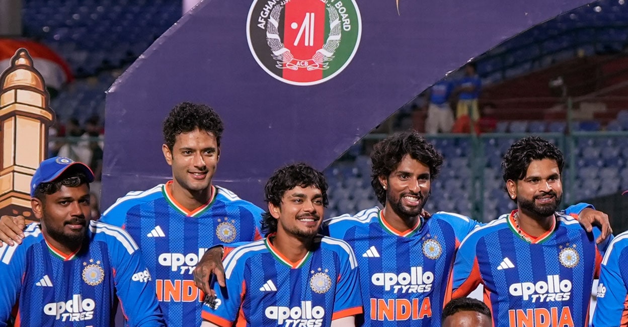 താരങ്ങൾക്ക് പാകമായത് കിട്ടിയില്ല, ജഴ്സി കിറ്റിനായി കാത്ത് ശ്രേയസ്സും സംഘവും; സ്വന്തം ചെലവിൽ ഹോട്ടൽ ബുക്ക് ചെയ്ത് ബിസിസിഐ