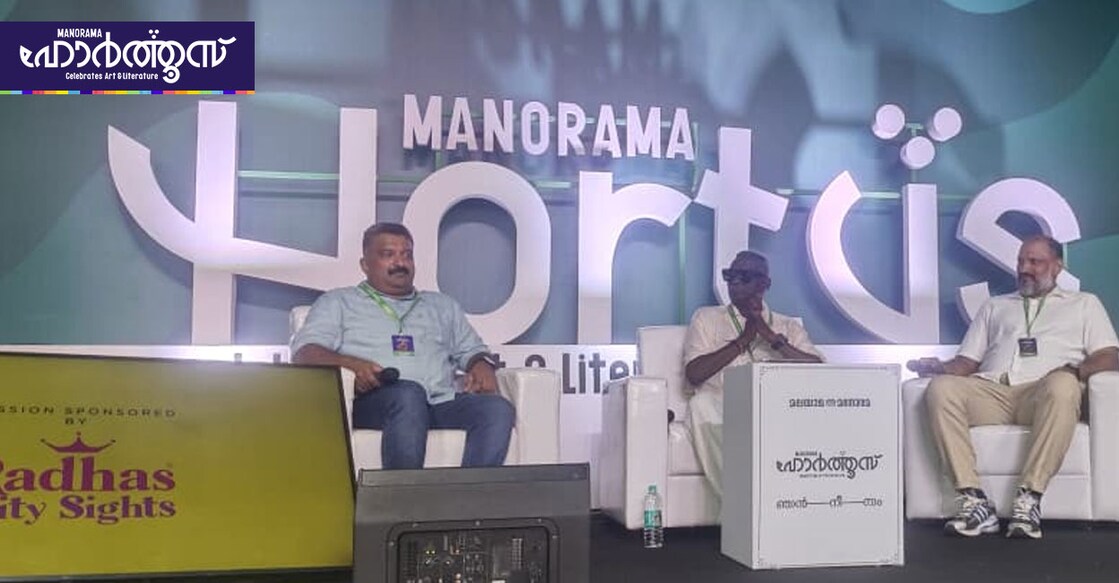 
 മനോരമ ഹോർത്തൂസിൽ ‘മെസിയെ കാത്ത് കേരളം’ എന്ന വിഷയത്തിലുള്ള ചർച്ചയിൽ മോഡറേറ്ററായ  മനോരമ സ്പോർട്സ് എഡിറ്റർ സുനീഷ് തോമസ്‌, ഇന്ത്യൻ ഫുട്ബോൾ ടീം മുൻ ക്യാപ്റ്റൻമാരായ ഐ.എം.വിജയൻ, ജോപോൾ അഞ്ചേരി എന്നിവർ. 