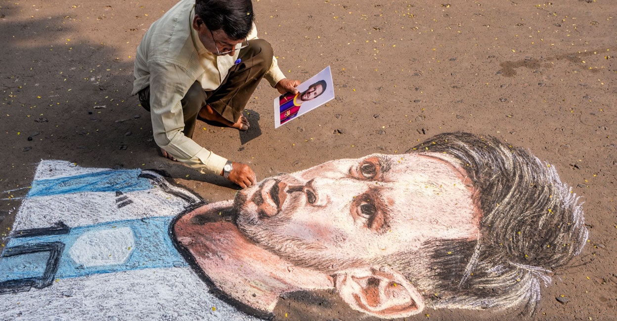 ‘ഇന്നത്തെ പകൽ മുഴുവനായും മെസ്സിയുടേത്’: പ്രഖ്യാപിച്ച് ഷാറൂഖ് ഖാൻ; കൊൽക്കത്തയിൽ ഇന്ന് മെസ്സി ഓപ്പറ