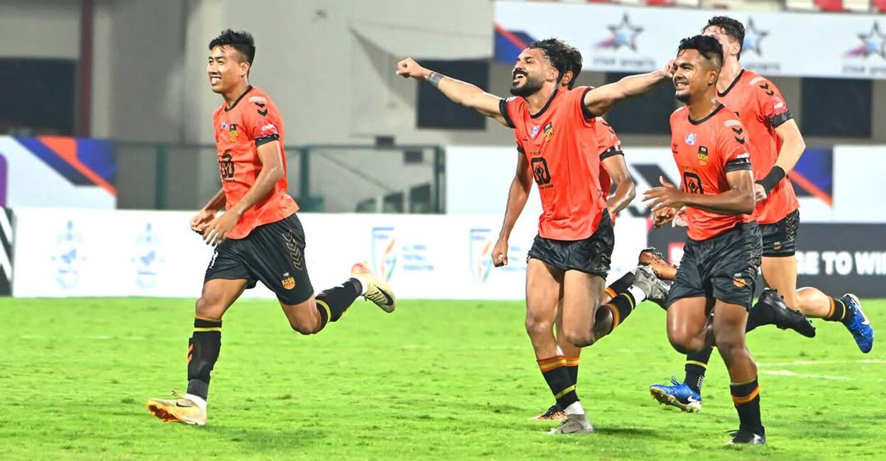 കോടതി കയറി ഐ ലീഗ് കിരീടം പിടിച്ചെടുത്ത് ഇന്റർ‍ കാശി, കപ്പടിച്ച് പ്രശാന്ത് വീണ്ടും ഇന്ത്യൻ സൂപ്പർ ലീഗിലേക്ക്