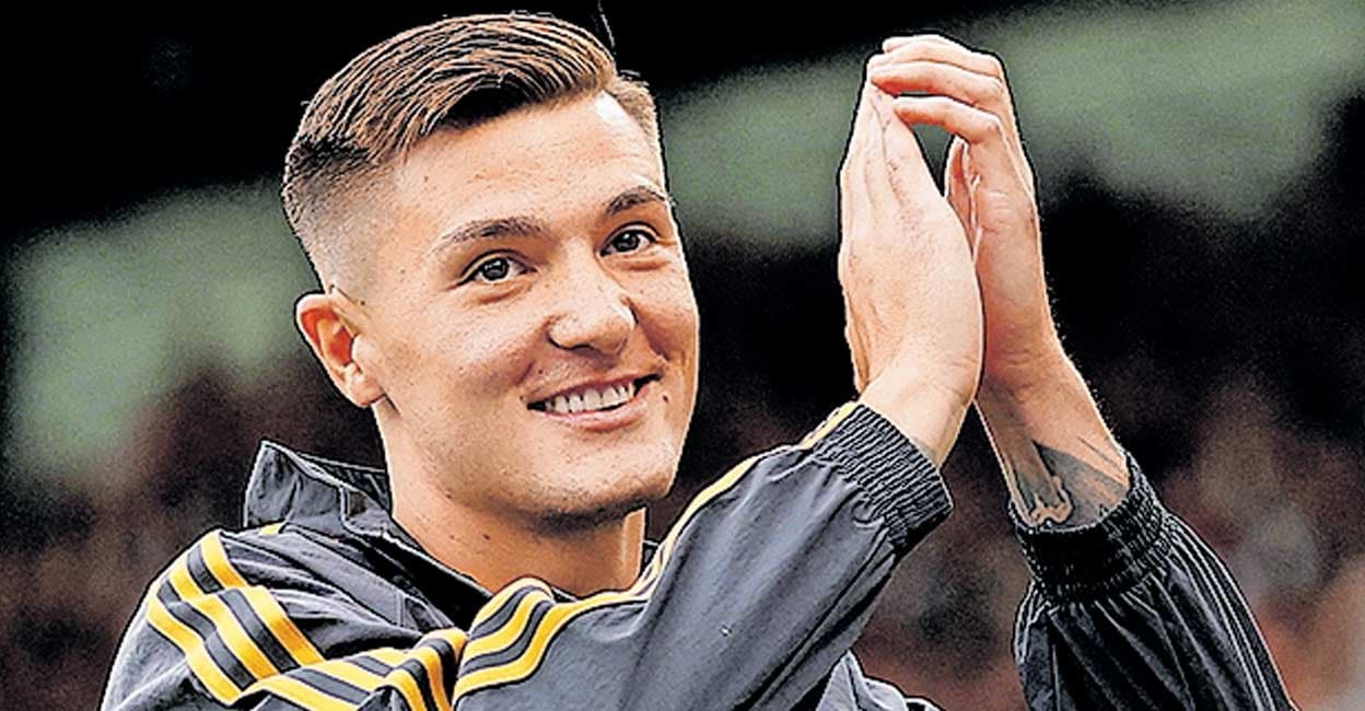 സ്‌ലൊവേനിയൻ താരം ബെന്യമിൻ ഷെഷ്കോ മാഞ്ചസ്റ്റർ യുണൈറ്റഡിൽ; 5 വർഷത്തെ കരാർ 8700 കോടി രൂപയ്ക്ക്