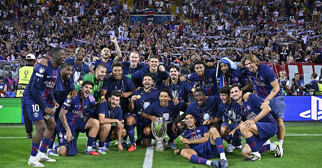 യുവേഫ സൂപ്പർ കപ്പ് ജേതാക്കളായ പിഎസ്‌ജി കിരീടവുമായി (X/@PSG_English)