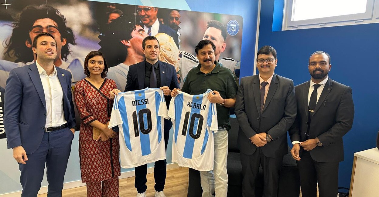 മുംബൈയിലും ഡൽഹിയിലും വരുന്നത് മെസി മാത്രം; അർജന്റീന ടീമിൽ മെസി ഒറ്റയ്‌ക്കല്ലല്ലോ, കേരളത്തിന്റെ ശ്രമം അർജന്റീന ടീമിനായി: പ്രതികരിച്ച് മന്ത്രി