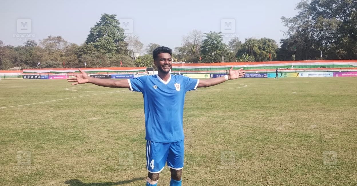 കേരളത്തിന് ‘ഗോളടിച്ച്’ റെയിൽവേസ് താരം, റെയിൽവേസിന് ഗോളടിച്ച് മലയാളി താരം; സന്തോഷ് ട്രോഫിയിൽ സമക്കളി