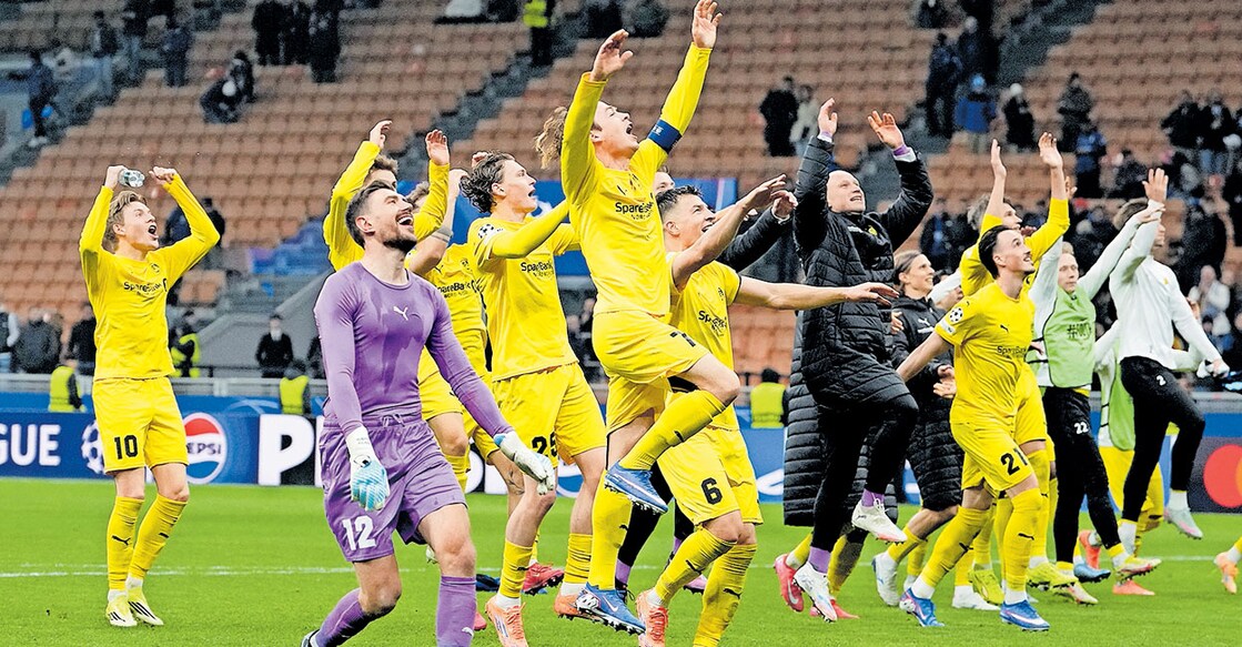 ഇന്റർ മിലാനെ തോൽപിച്ച ബോഡോ– ഗ്ലിംറ്റ് 
ടീമംഗങ്ങളുടെ ആഹ്ലാദം.