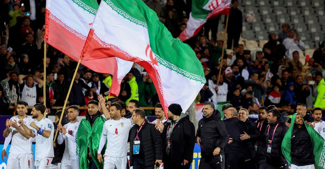 2025 മാർച്ച് 25ന് ടെഹ്‌റാനിൽ നടന്ന ഇറാനും ഉസ്‌ബെക്കിസ്ഥാനും തമ്മിലുള്ള ഫിഫ 2026 ലോകകപ്പ് ഏഷ്യാ സോൺ യോഗ്യതാ ഗ്രൂപ്പ് എ ഫുട്‌ബോൾ മത്സരത്തിൽ വിജയിച്ച ഇറാൻ ടീമിന്റെ ആഘോഷം. (Photo by AFP)