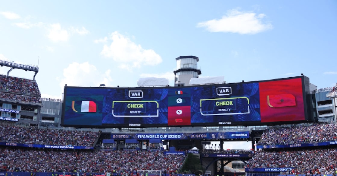 ലോകകപ്പിലെ വിഎആർ റിവ്യൂ സ്ക്രീൻ (Photo by Molly Darlington / GETTY IMAGES NORTH AMERICA / Getty Images via AFP)