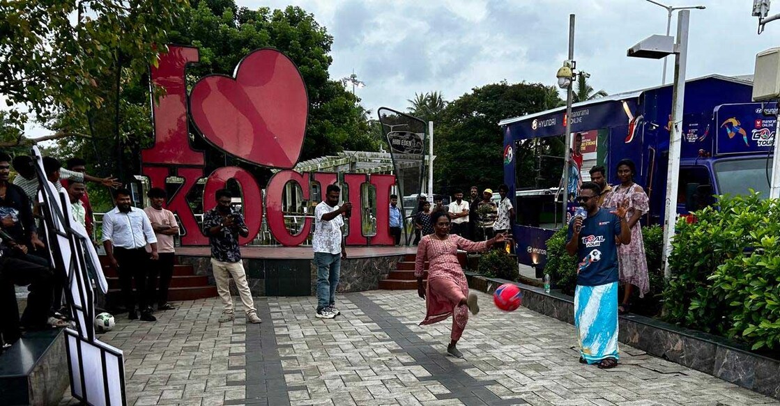 ഗോൾ ടൂർ കൊച്ചിയിലെത്തിയപ്പോൾ. 