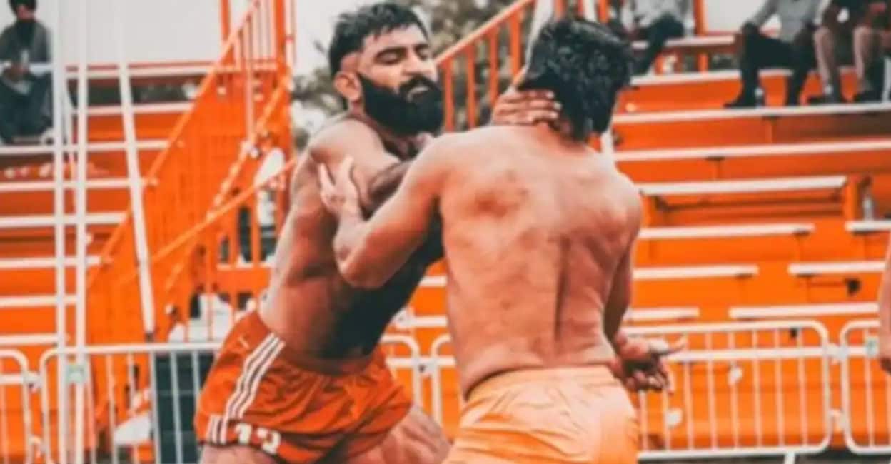 കബഡി ടൂർണമെന്റിൽ ഇന്ത്യൻ ടീമിനായി കളിച്ച് പാക്ക് രാജ്യാന്തര താരം, ഇന്ത്യൻ പതാക വീശുന്നത് വൈറൽ; നടപടിയുമായി പാക്കിസ്ഥാൻ