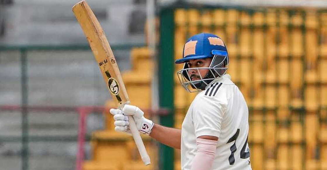 പൃഥ്വി ഷാ ബാറ്റിങ്ങിനിടെ (X/@mufaddal_vohra)