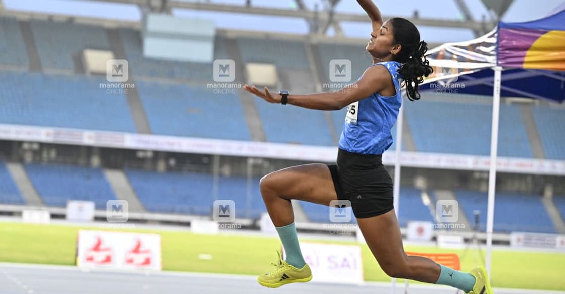 നിമിഷ സുരേഷ്. ചിത്രം∙ ജോസ്കുട്ടി പനയ്ക്കൽ, മനോരമ