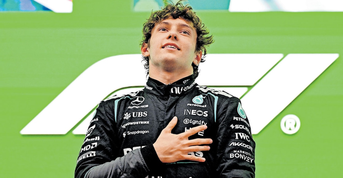 ചൈനീസ് ഗ്രാൻപ്രി ജേതാവായ കിമി ആന്റനെല്ലിയുടെ സന്തോഷം.
