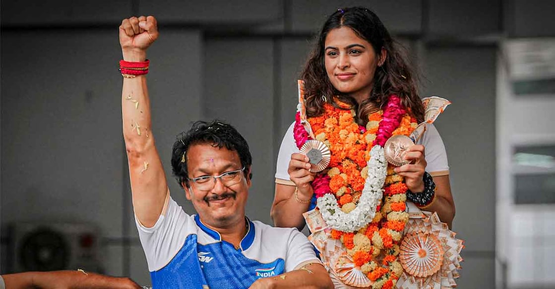  ജസ്പാൽ റാണ , മനു ഭാക്കറിനൊപ്പം (PTI Photo/Atul Yadav) 