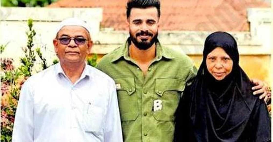 പിതാവ് കുഞ്ഞാലിക്കും മാതാവ് ആസിയയ്ക്കുമൊപ്പം അജ്മൽ (ഫയൽ ചിത്രം).