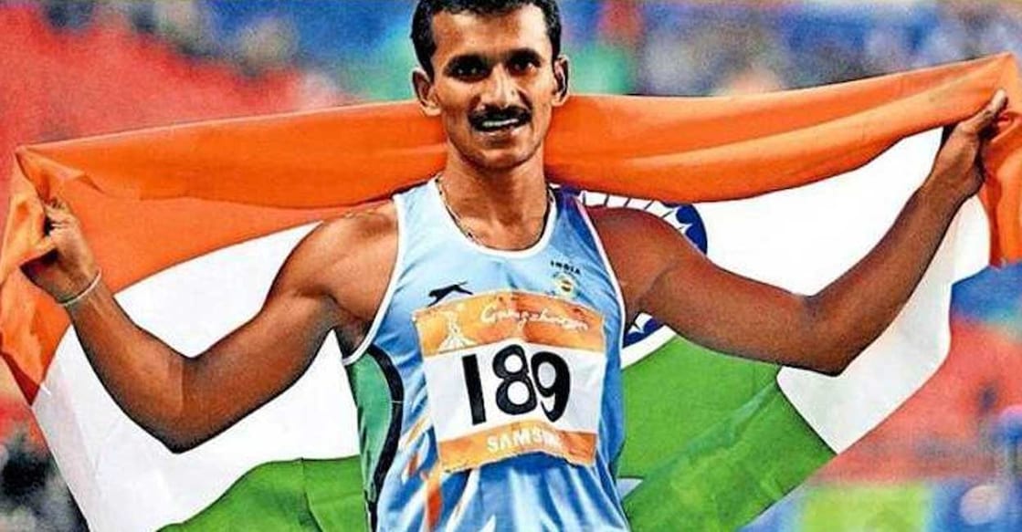2010 ഏഷ്യൻ ഗെയിംസ് 400 മീറ്റർ ഹർഡിൽസിൽ സ്വർണം നേടിയ ശേഷം ജോസഫ് ജി. ഏബ്രഹാം (ഫയൽ ചിത്രം)

