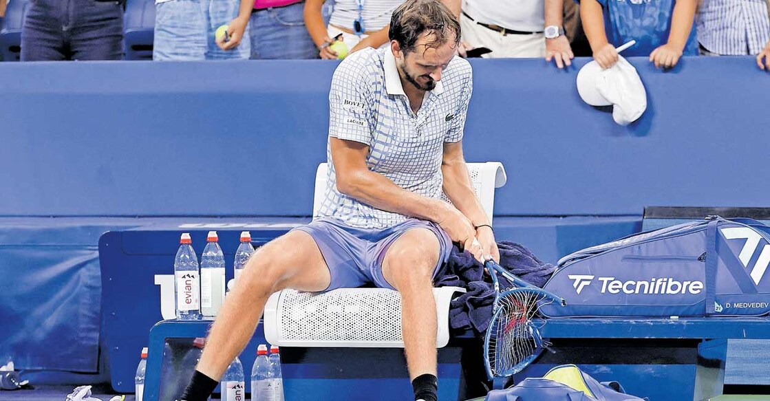 
ഡാനിൽ മെദ്‌വദേവ് റാക്കറ്റ് തല്ലിപ്പൊട്ടിച്ചപ്പോൾ