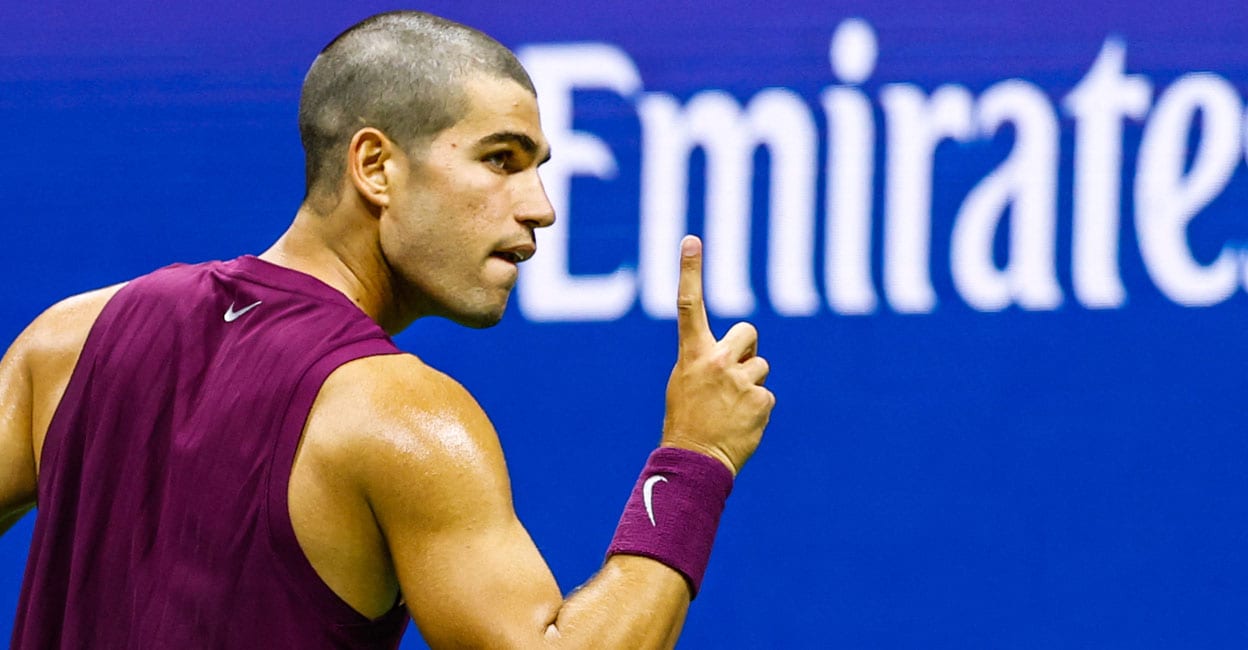 തലൈവാ..ഹ്! മുടി പോയാലും കളി വിട്ടില്ല; അൽകാരസിന്റെ ‘മൊട്ട’ ലുക്കിനു പിന്നിലെ രഹസ്യം ഇതാണ്