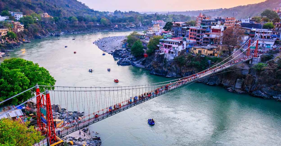 Rishikesh, yoga city India, Lakshman Jhula in Rishikesh. Image Credit: Peppy Graphics/shutterstock