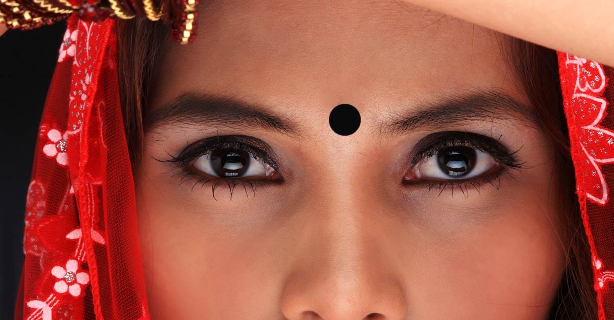 black-bindi-wearing