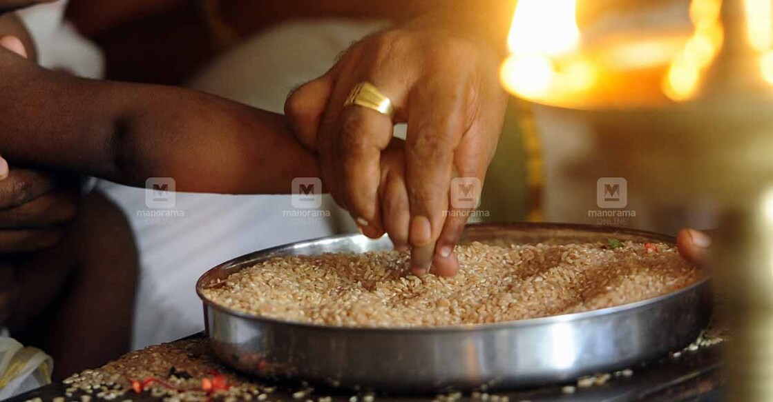 KOZHIKODE 6th September  2011 :Vidyarambham / Photo: TP Dhanesh , CLT #