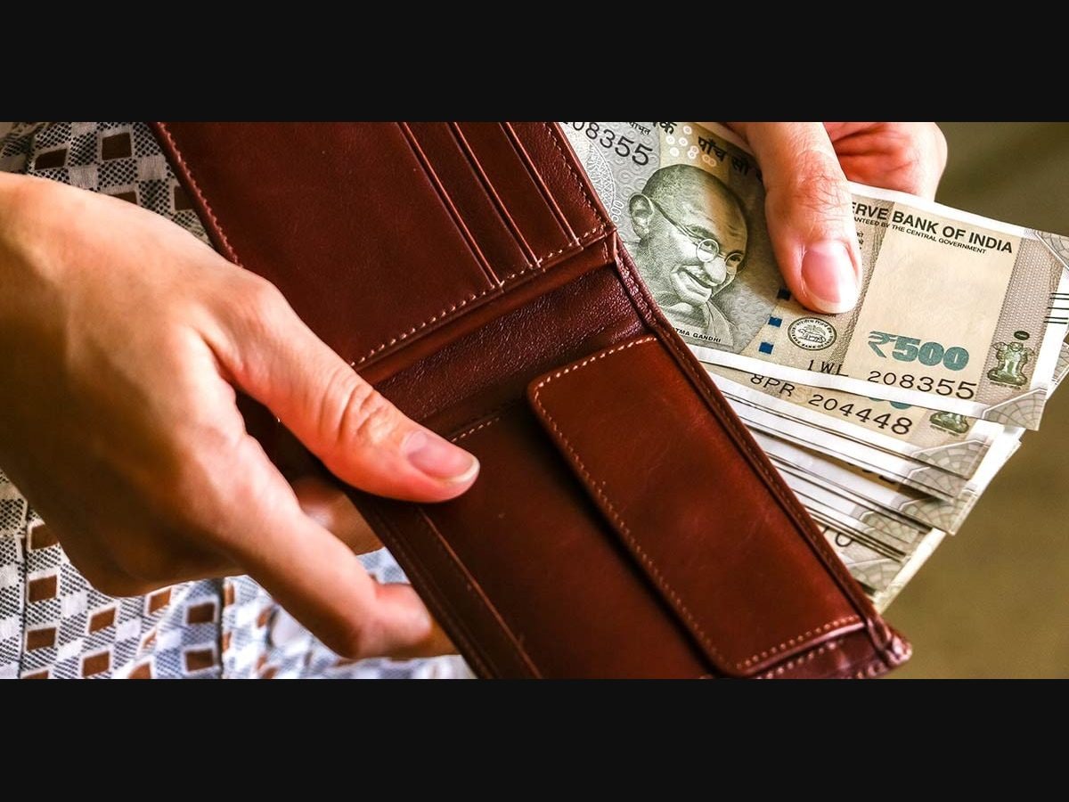 Keep these special things in purse, you wallet will be full of money always  | Money Tips: பர்ஸில் என்றென்றும் பணம் நிறைந்திருக்க சில டிபஸ்..!! | News  in Tamil