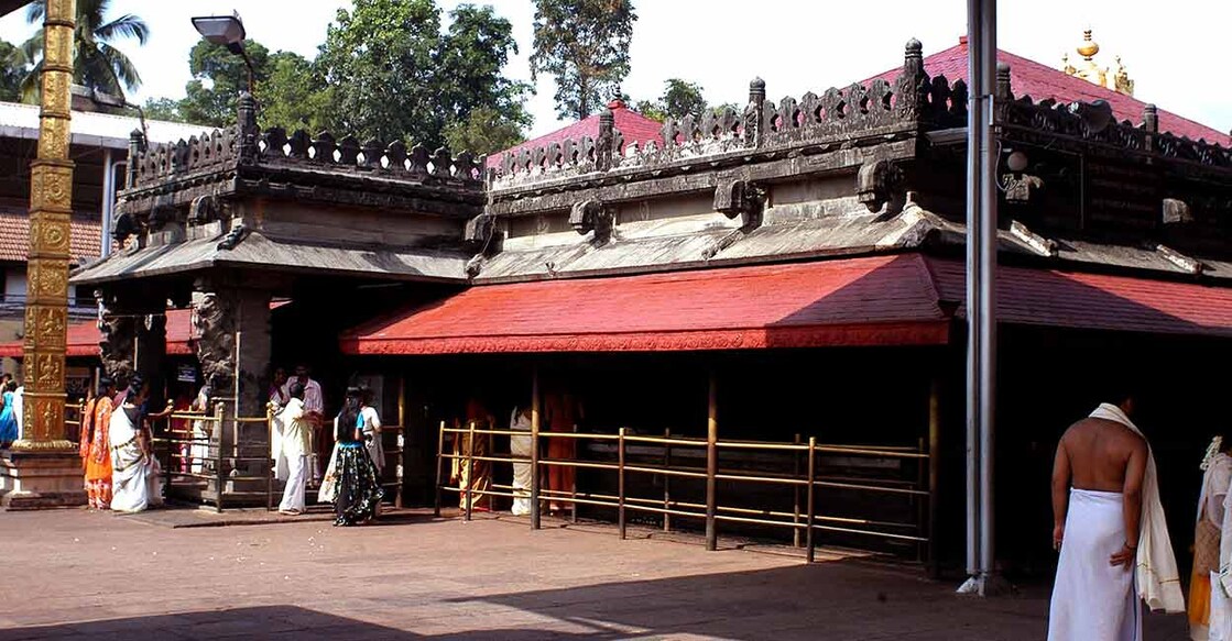 Senior citizens to get direct darshan at 358 state-run temples in Karnataka Image Credit: RAMESH R NAIR/ Shutterstock