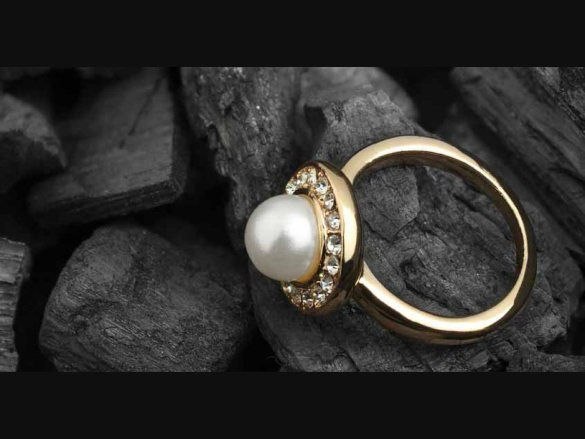 According to Vedic astrology, Pearl is associated with Moon and people wear  it to control their anger and to enhance the power … | Pearl gemstone,  Gemstones, Pearls