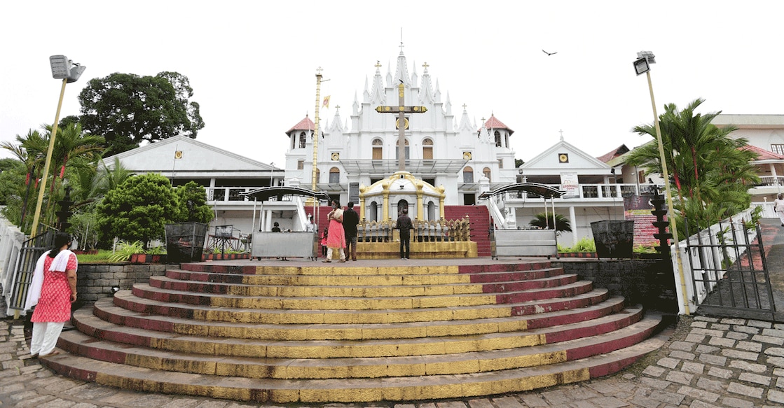 puthuppally-st-george-malankara puthuppally-st-george-malankara