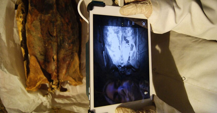 infrared-reveals-egyptian-mummies-hidden-tattoos1 infrared-reveals-egyptian-mummies-hidden-tattoos1