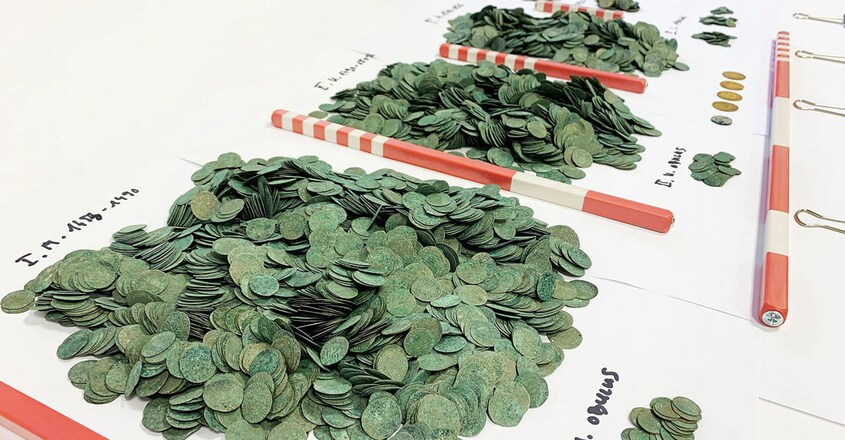 medieval-gold-coins-discovered-on-a-farm-in-hungary4 medieval-gold-coins-discovered-on-a-farm-in-hungary4